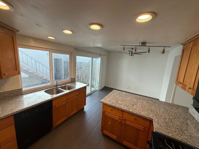 Building Photo - Paradise Manor Condo for lease