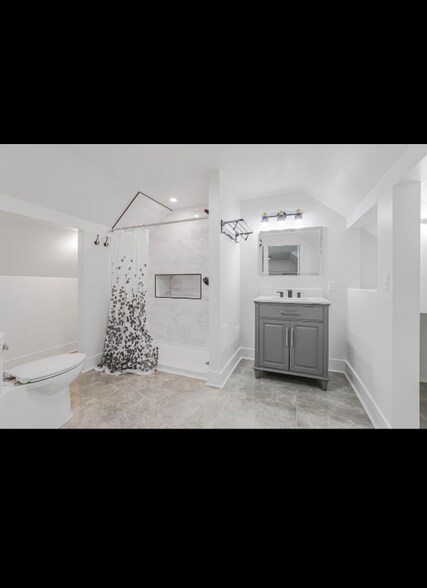 Building Photo - 2421 Airport Dr