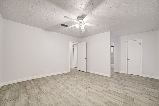 Building Photo - 3918 Cypressdale Dr