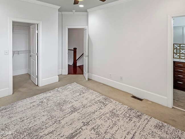 Building Photo - 184 Finsbury St