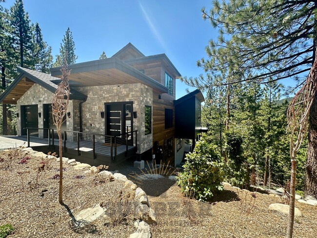 Building Photo - Luxury Mountain Retreat