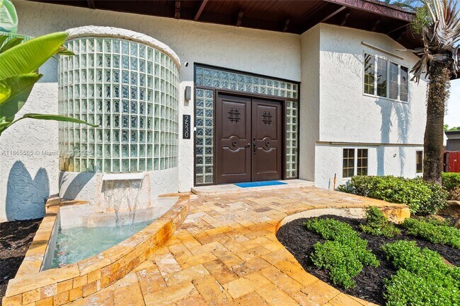 Building Photo - 2530 Okeechobee Ln