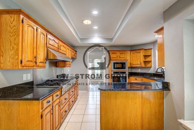 Building Photo - 3914 Meadow Dr