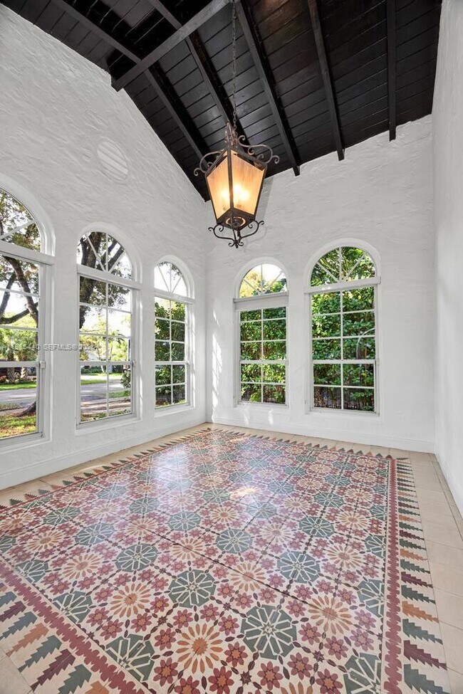 Building Photo - 517 Minorca Ave