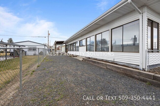 Building Photo - 1221 S Baker St