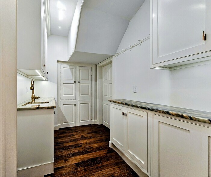 Building Photo - 105 S Windy Mansion Rd