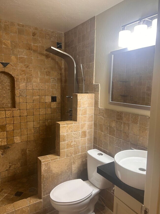Building Photo - 4 BEDROOM Home w/SPARKLING Pool. $2500.00 Offering Move in Specials