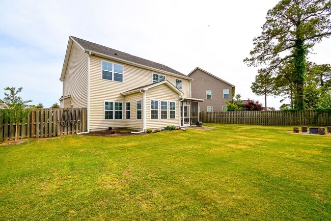 Building Photo - Gorgeous 5 Bedroom Home in Neighborhoods of Holly Ridge