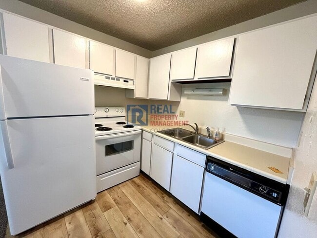 Building Photo - 5034 El Camino Dr