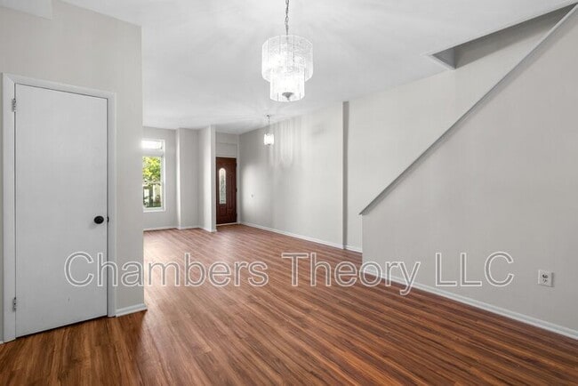 Building Photo - 1309 Emerald St NE