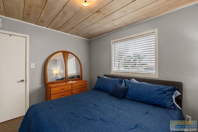 Building Photo - 2615 Gulf Blvd