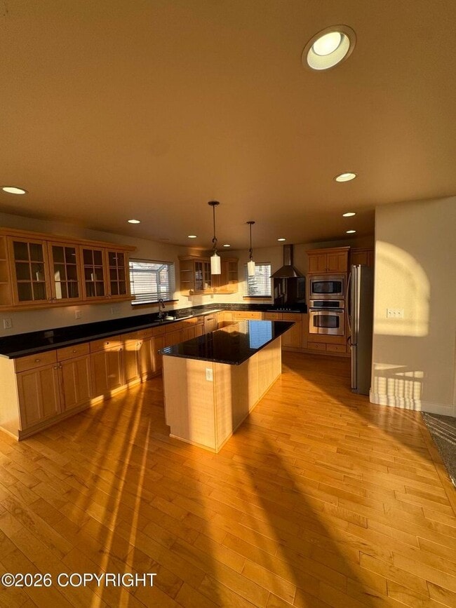 Building Photo - Stunning home in Goldenview