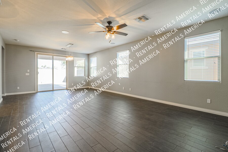 Building Photo - 10910 E Calypso Ave