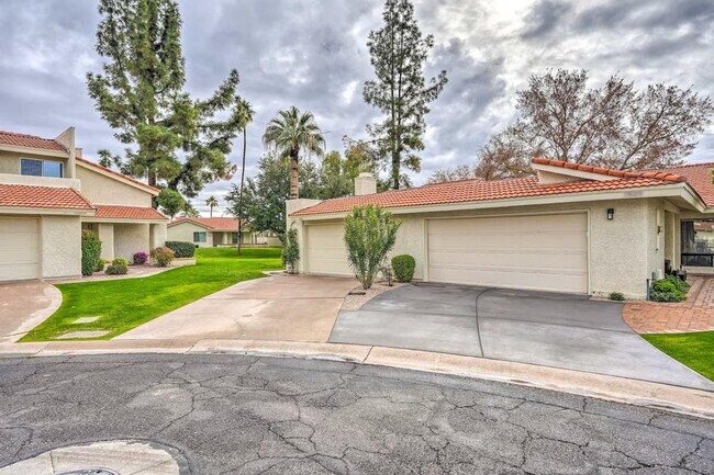 Building Photo - 7833 E Foxmore Ln