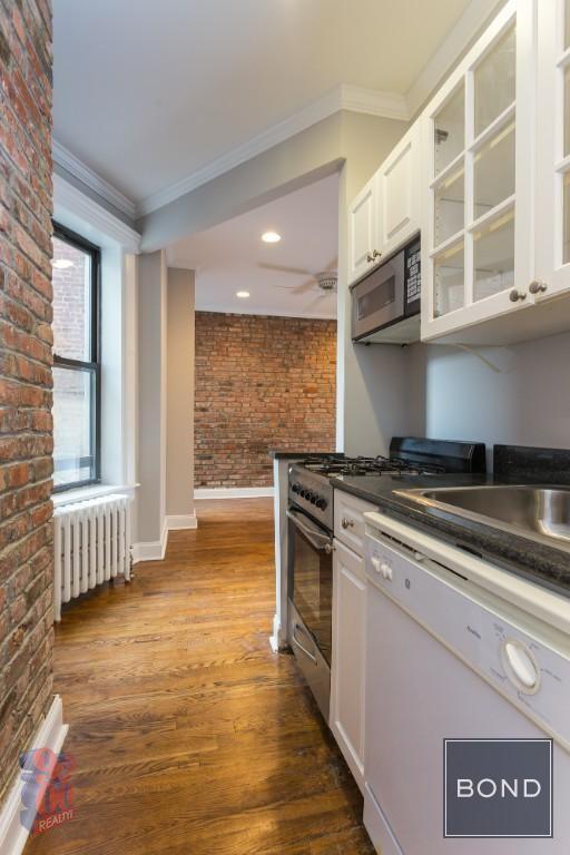 Primary Photo - 432 E 13th St