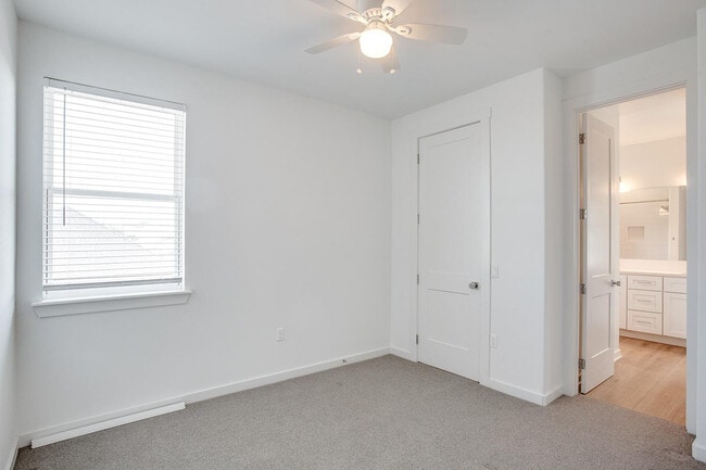 Building Photo - 11518 Savannah Ave