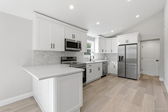 Building Photo - 452 Montauk Hwy