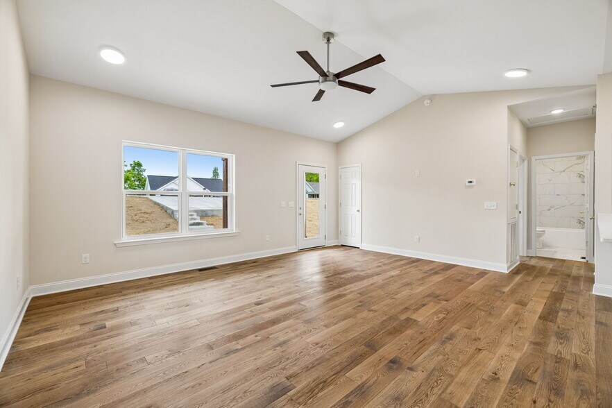 Building Photo - 553 Skyview Dr
