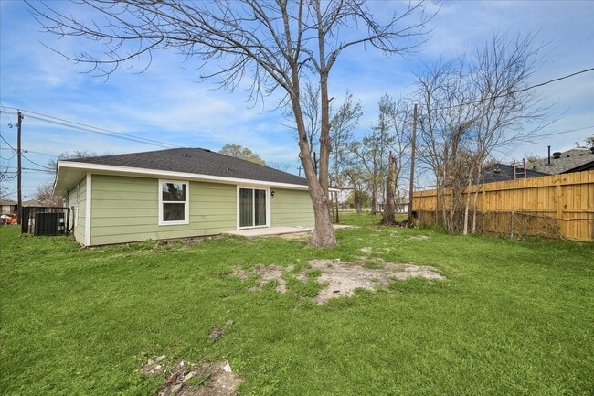 Building Photo - 705 Westshire Dr