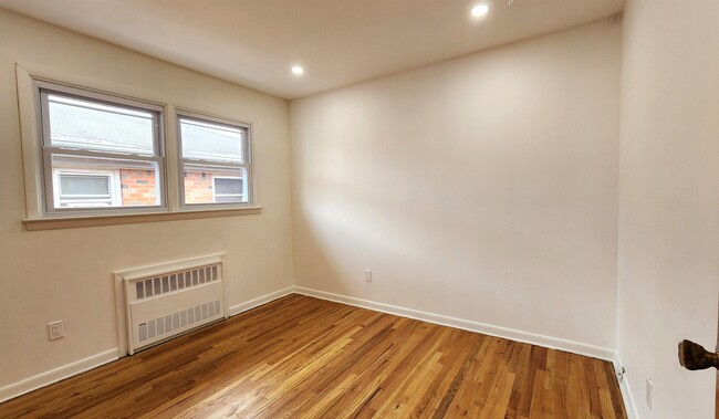 Building Photo - 412 72nd St
