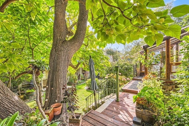 Building Photo - 2-Bedroom in Newlands with Secret Garden & Suite