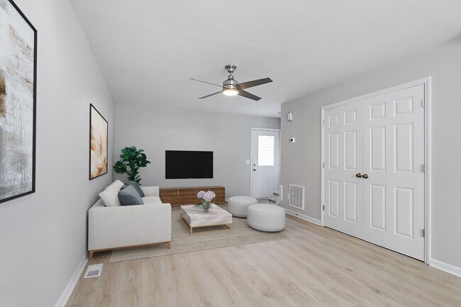 Building Photo - Gorgeous, Newly Renovated Townhome