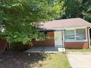 Building Photo - Coming soon!! 3 Bedroom 1 Bath