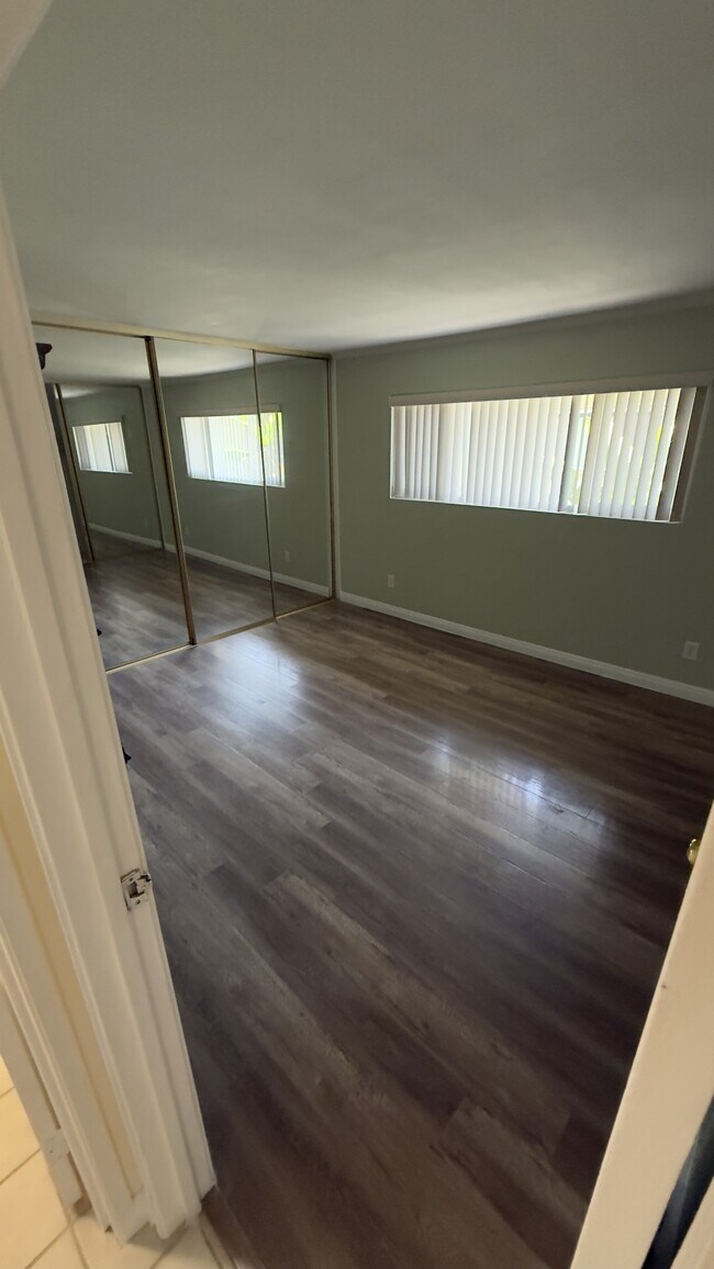 Building Photo - 420 Redondo Ave