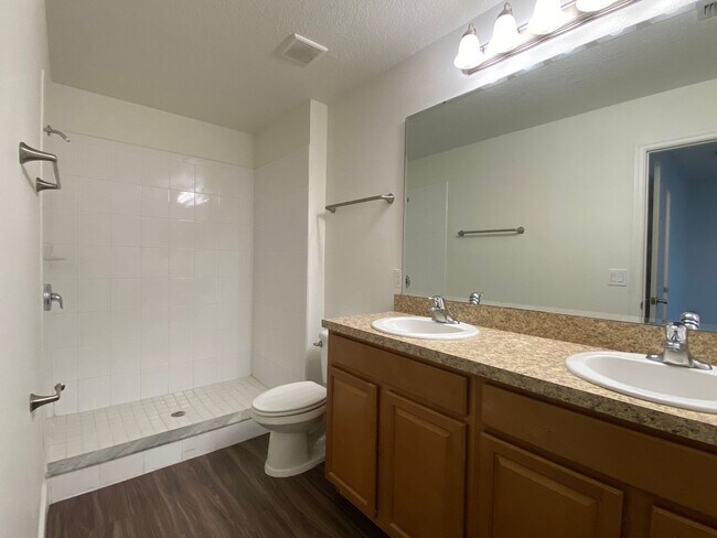 Building Photo - Beautiful 3 Bed/2.5 Bath Townhome in the Desirable City of Casselberry!!