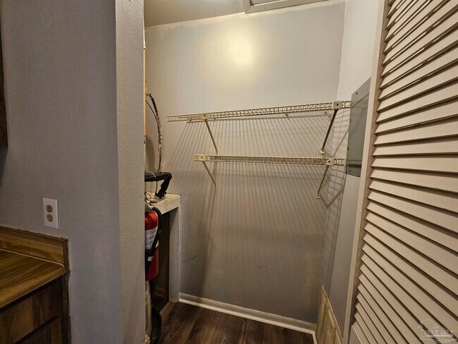 Building Photo - 6288 Hamilton Bridge Rd