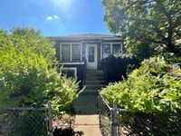 Building Photo - 3BR Single-Family Home with Basement & Off-Street Parking