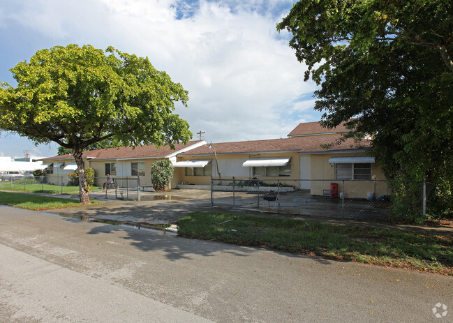 Primary Photo - Sheridan Manor