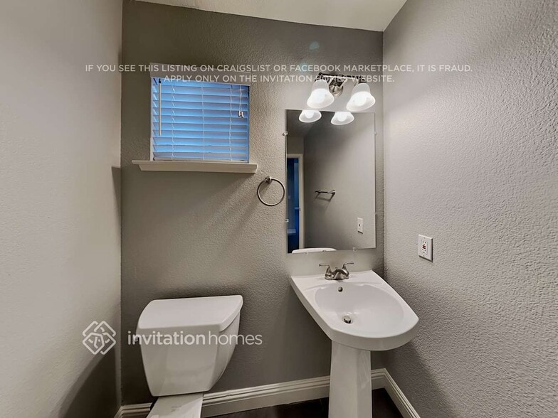 Building Photo - 413 Rolling Oak Dr