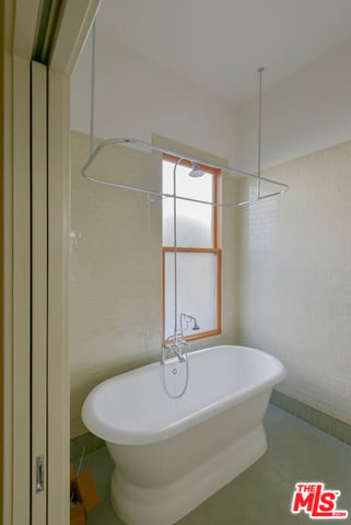 Building Photo - 4365 Clayton Ave W