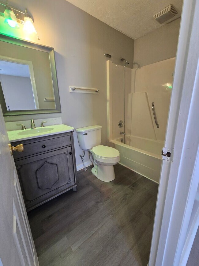 Building Photo - Townhome for rent