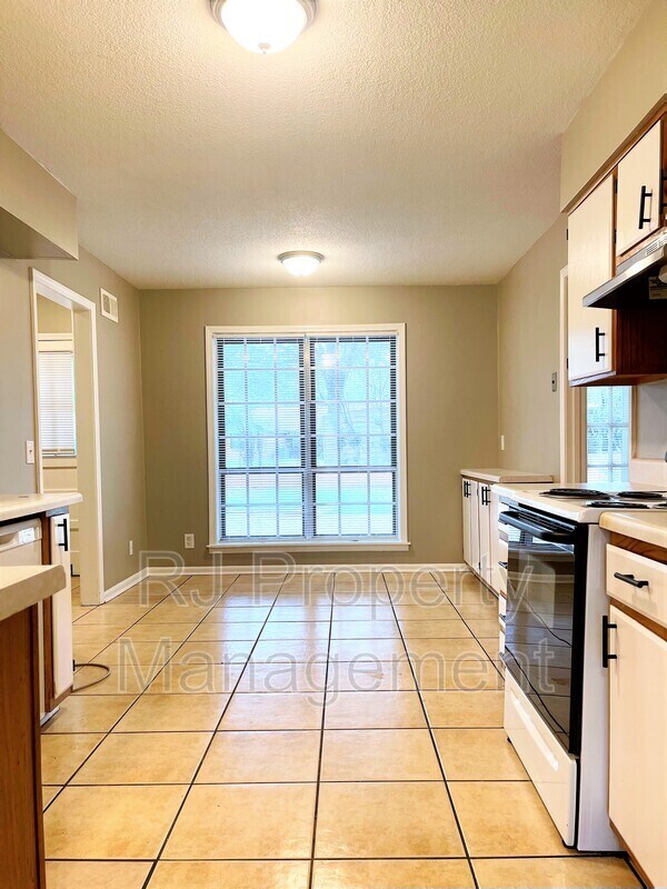 Building Photo - 3553 Clarke Rd