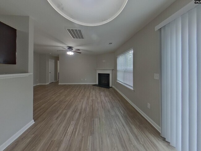 Building Photo - 750 Chariot Way
