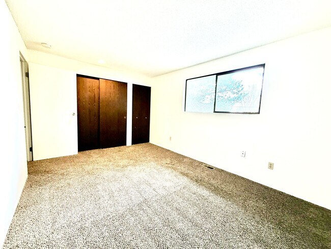 Building Photo - 1211 W Ivy Ave