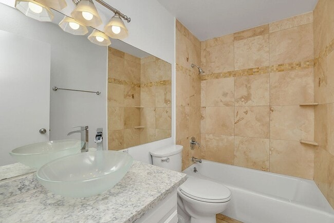 Building Photo - Charming 2-Bedroom, 2-Bath Condo in the He...