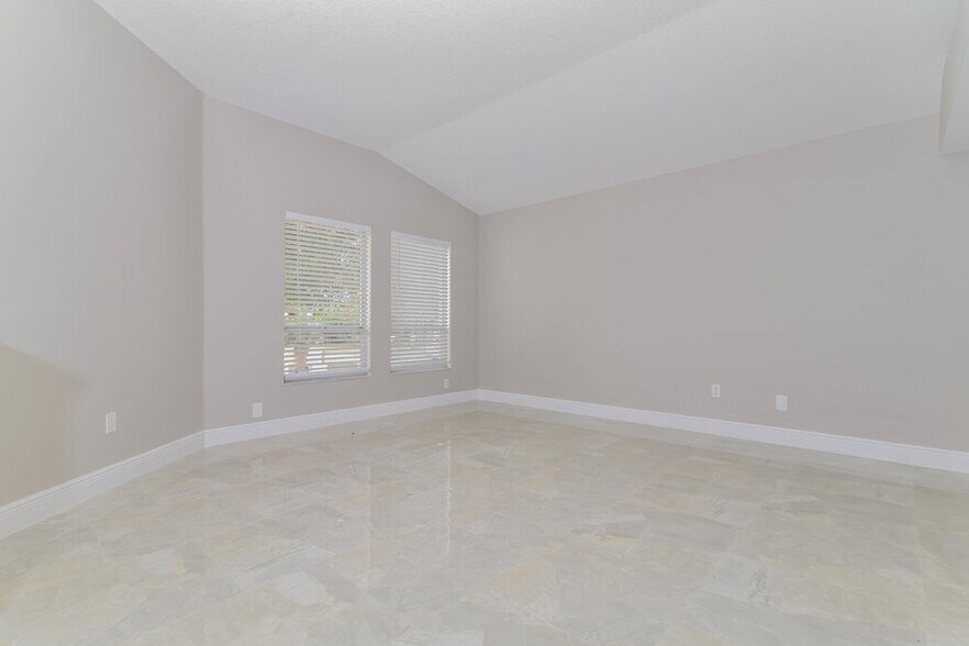 Building Photo - 3051 Bloomsbury Dr
