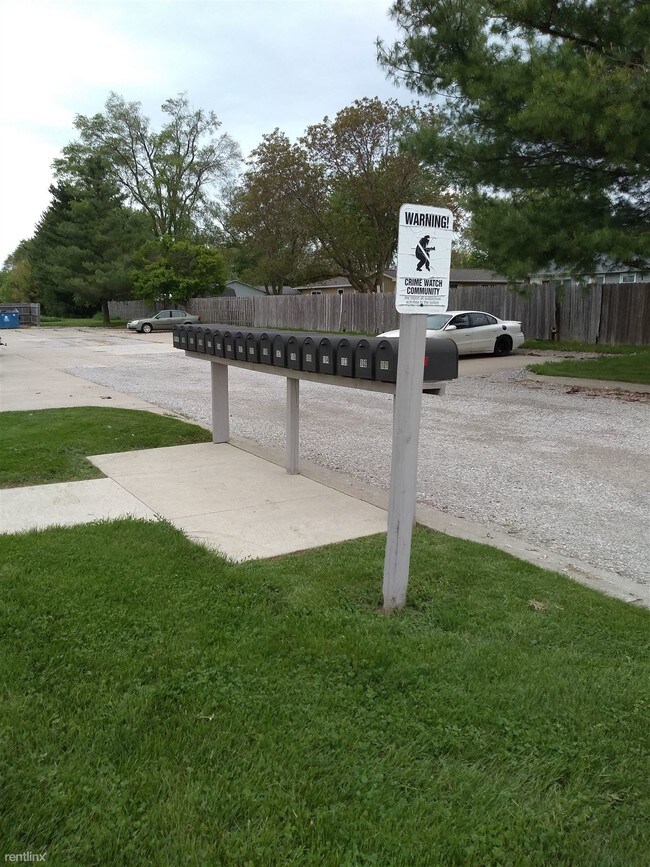 Building Photo - 800 Maple St