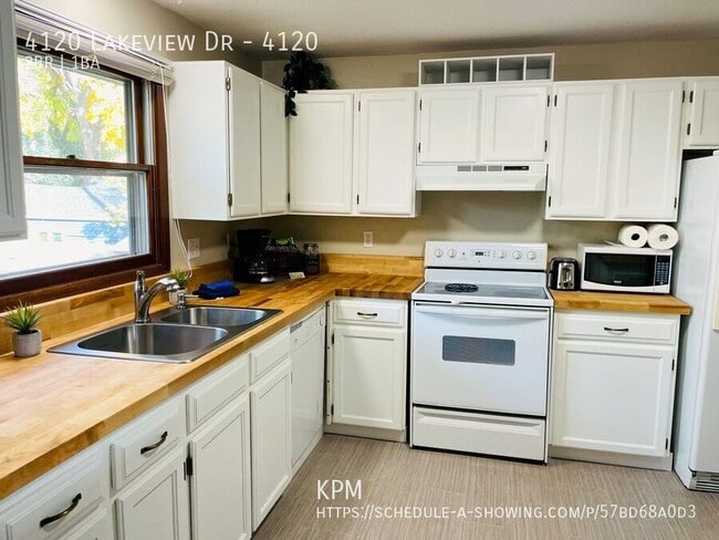 Building Photo - 4120 Lakeview Dr