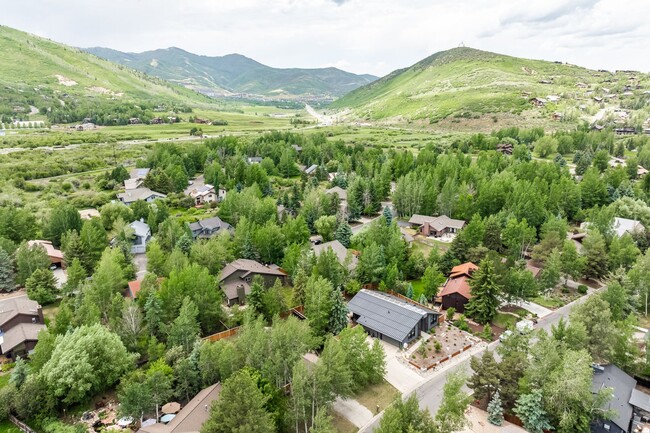 Building Photo - Tranquil Park Meadows Escape with Large Pr...