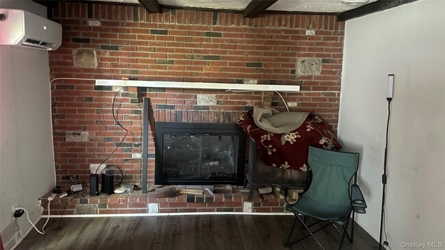 Building Photo - 370 Park Hill Rd