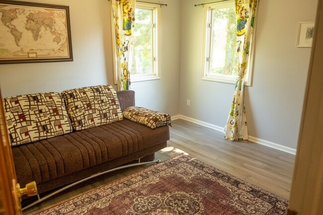 Building Photo - Avon Crest Niskayuna