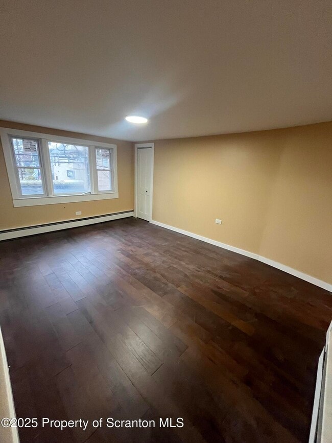 Building Photo - 129 S Blakely St