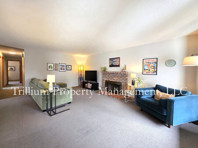 Building Photo - 110 SE 65th Ave