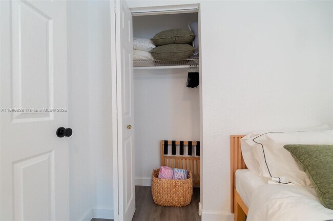 Building Photo - 312 SW 12th Ave