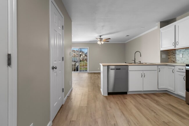 Building Photo - 106 Alexander Blvd