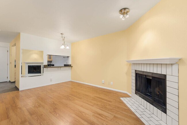 Building Photo - 710 N 160th St
